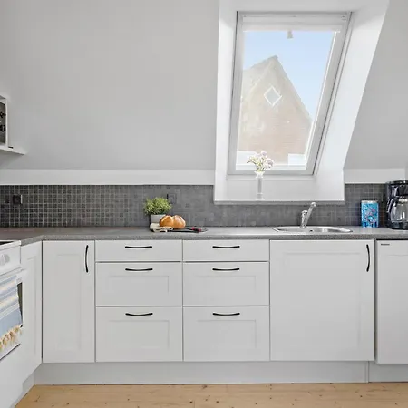 1 Bedroom Beautiful In Apartment